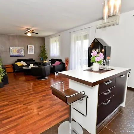 Apartment Hana With Free Parking And Garden *
