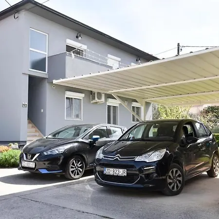 Hana With Free Parking And Garden Apartment *