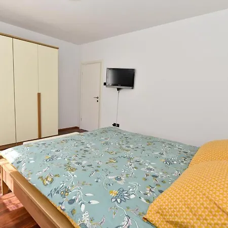 Apartment Hana With Free Parking And Garden Zadar